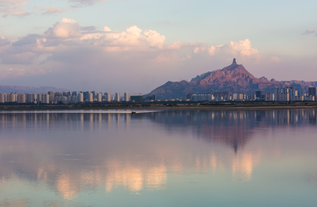 乌海,沙漠中的璀璨明珠之城